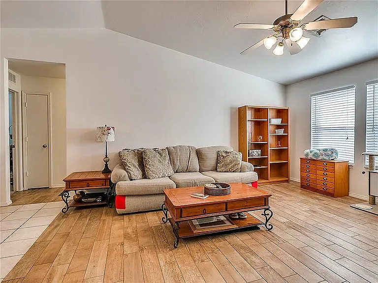 516 Calla Lily Ln — Photo 4