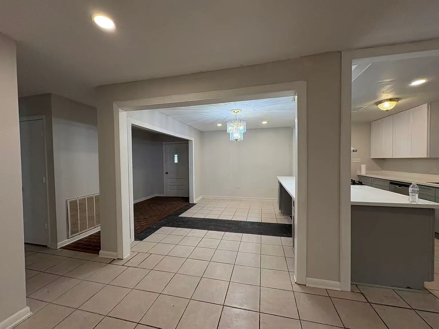 4 bed, 2973 sqft, $2,100 — Photo 3