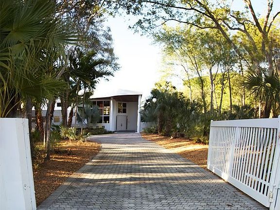 You could live anywhere in Miami, but why would you live anywhere but here?