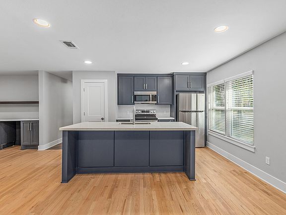 5th image of 4209 Oaklawn St