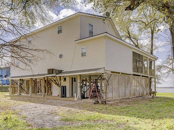 3rd image of 295 Shell Beach Rd