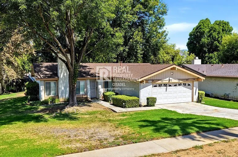 1027 E Palm Ave — Photo 3