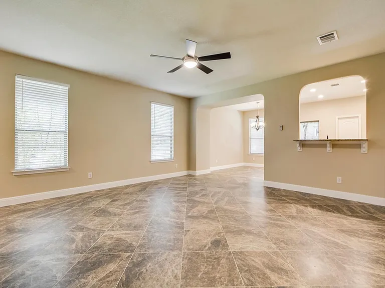 2202 Ezra Ct — Photo 7