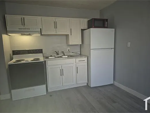 703 N Denny St #B — Photo 2