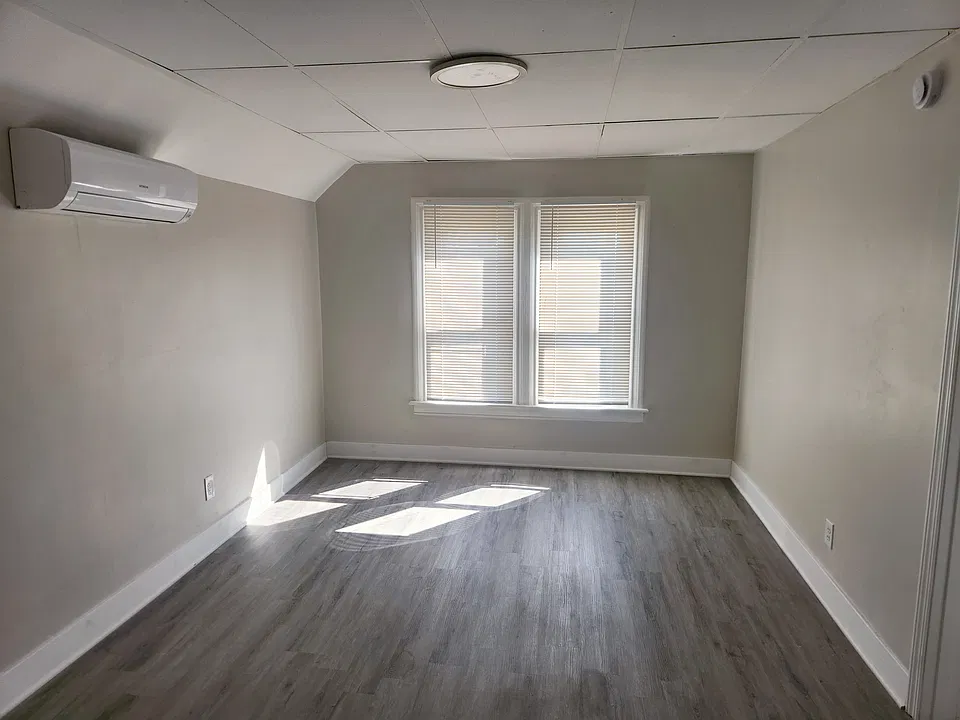 154 S Market St #3