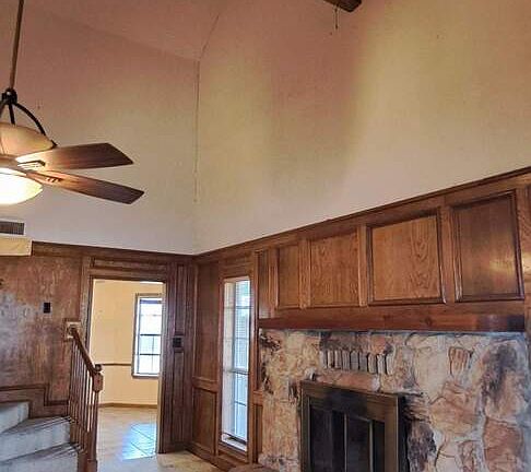3rd image of 1401 Buckingham Dr