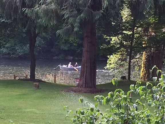 Driftboaters fishing