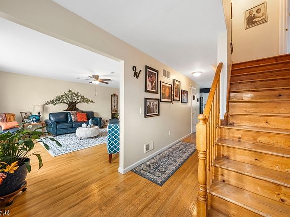 5th image of 2173 Halsey St
