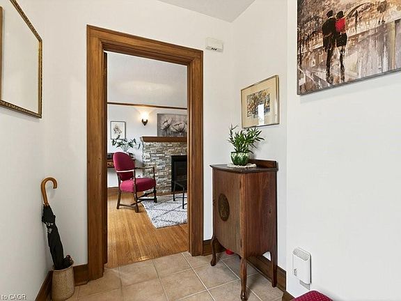 4th image of 40 Roanoke Rd