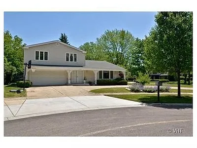 3902 Carousel Dr photo 1