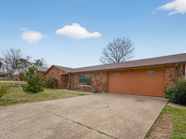 1045 Rolling Meadows Ct, Bartlesville, OK 74006