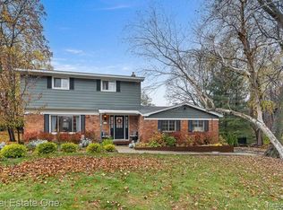 4781 Parview Dr, Clarkston, MI 48346