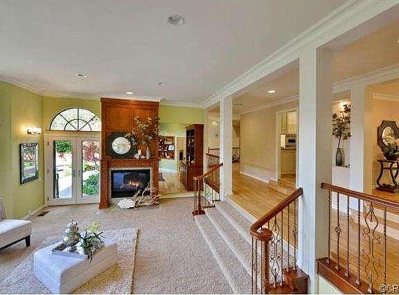 3rd image of 912 Regent Park Dr