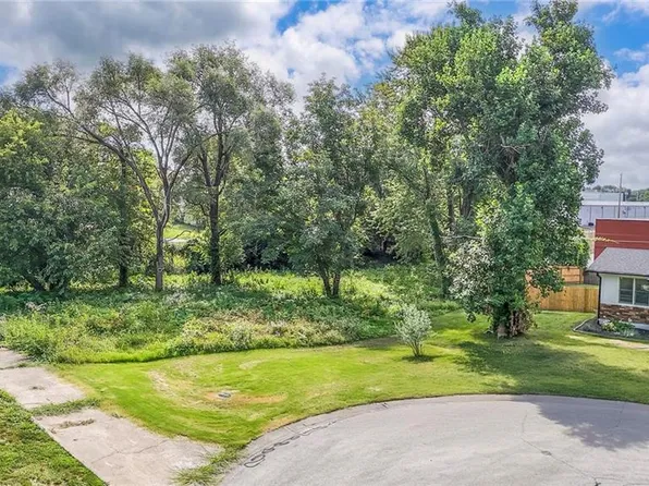 6123 Noland Rd, Shawnee, KS 66216