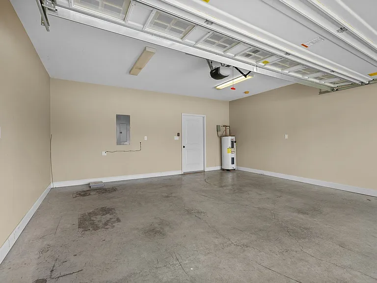 3471 Walden Dr — Photo 24