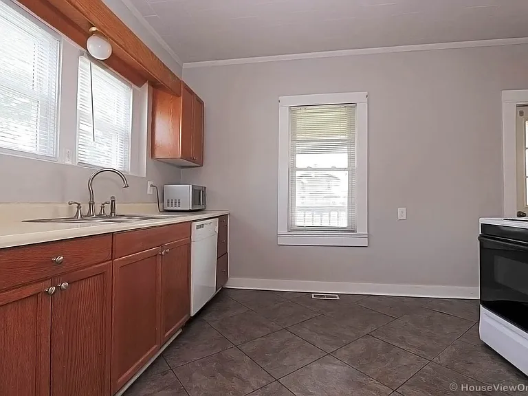 1511 Whitener St — Photo 6