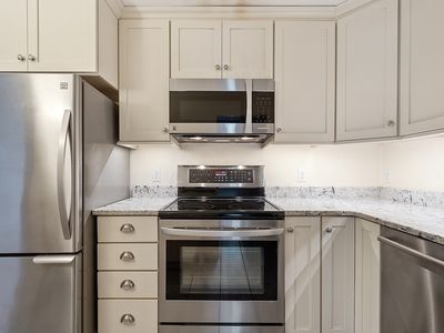 5 Colonial Dr APT 2, Andover, MA, 01810