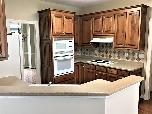4 bed, 3.0 bath, 2600 sqft, $2,925 — Photo 2