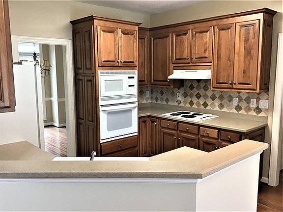 2nd image of 4030 Belle Meade Cir
