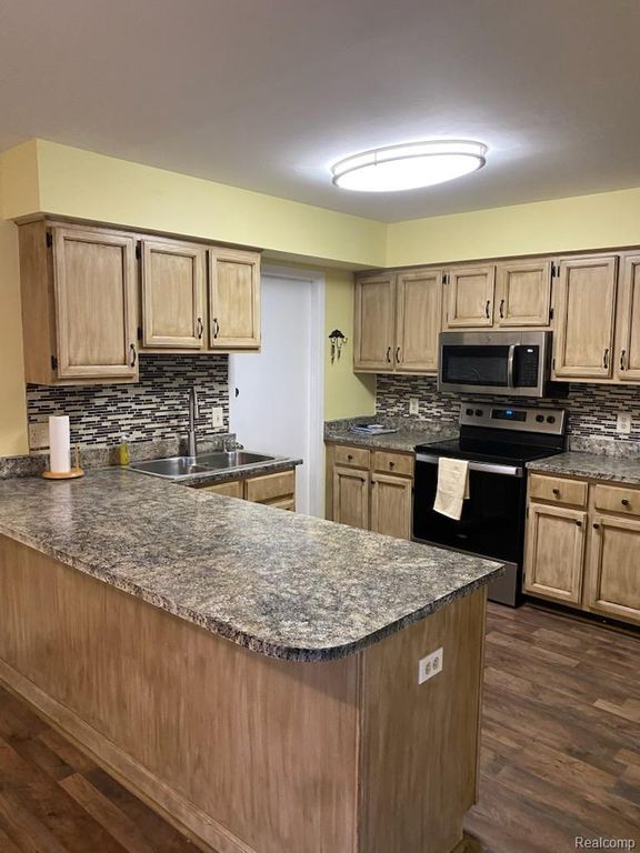 20404 Birch Meadow Dr, Clinton Township, MI - View 3