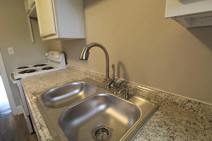 4551 Oxford Rd — Photo 6