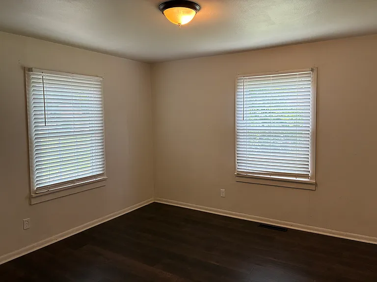 504 E Sunshine St — Photo 14