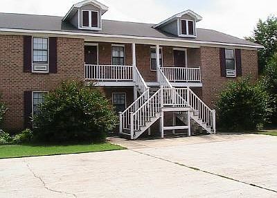 Front view of 1801 Graymont Lane