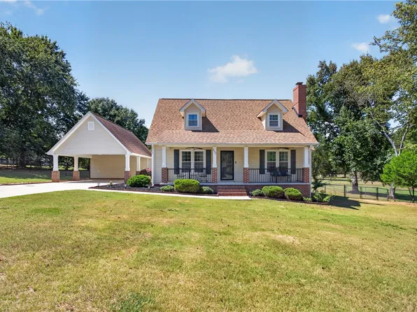 307 Country Gln, Pelzer, SC 29669