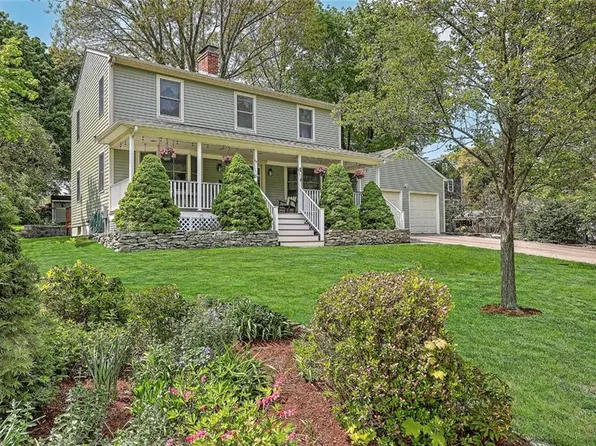 1 Hope Ct, Barrington, RI 02806