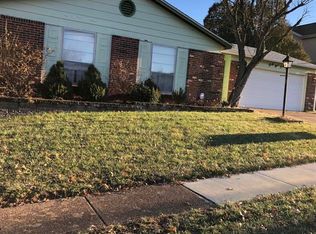 4940 Ambs Rd, Saint Louis, MO 63128