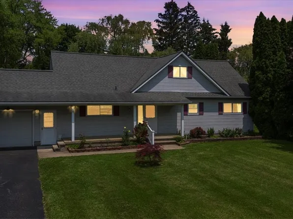 40 Colleen Way, Pittsford, NY 14534