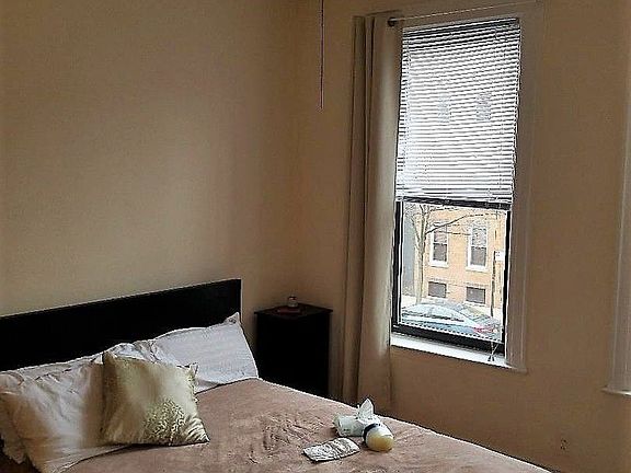 5th image of 3024 33rd St APT 2F