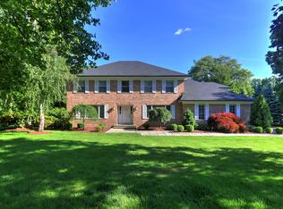 72 Putting Green Ln, Orange, CT 06477