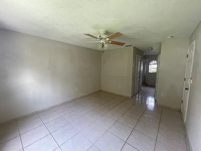 569 Pinehurst Cv — Photo 10