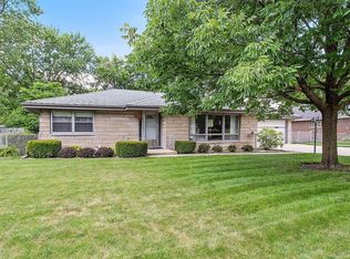 605 Bevan Dr W, Joliet, IL 60435