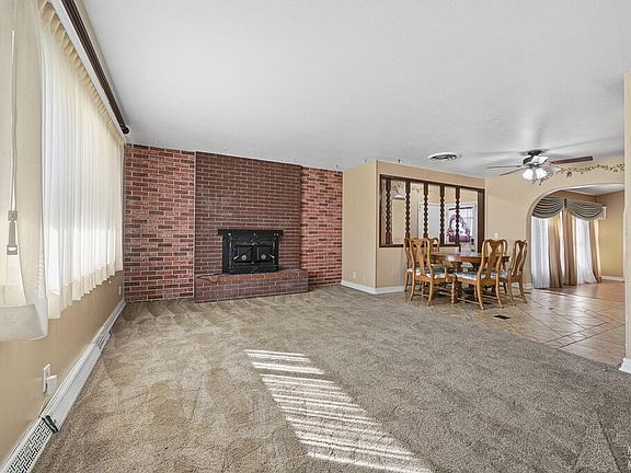 4th image of 61 Radcliff Ln