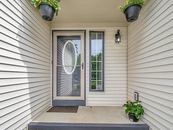 2nd image of 1912 Queens Meadow Ln