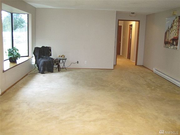5th image of 4805 208th St E