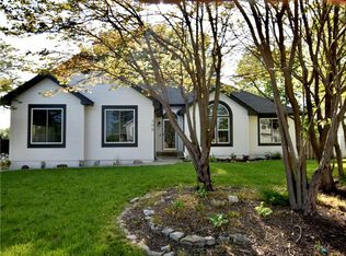 308 Amesbury Dr, Smithville, MO 64089