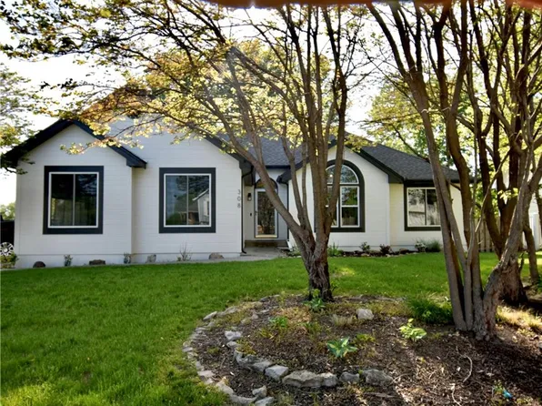 308 Amesbury Dr, Smithville, MO 64089