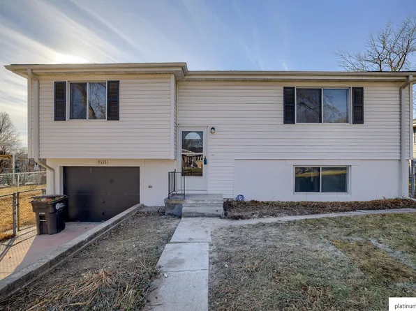 9333 Redman Cir, Omaha, NE 68134