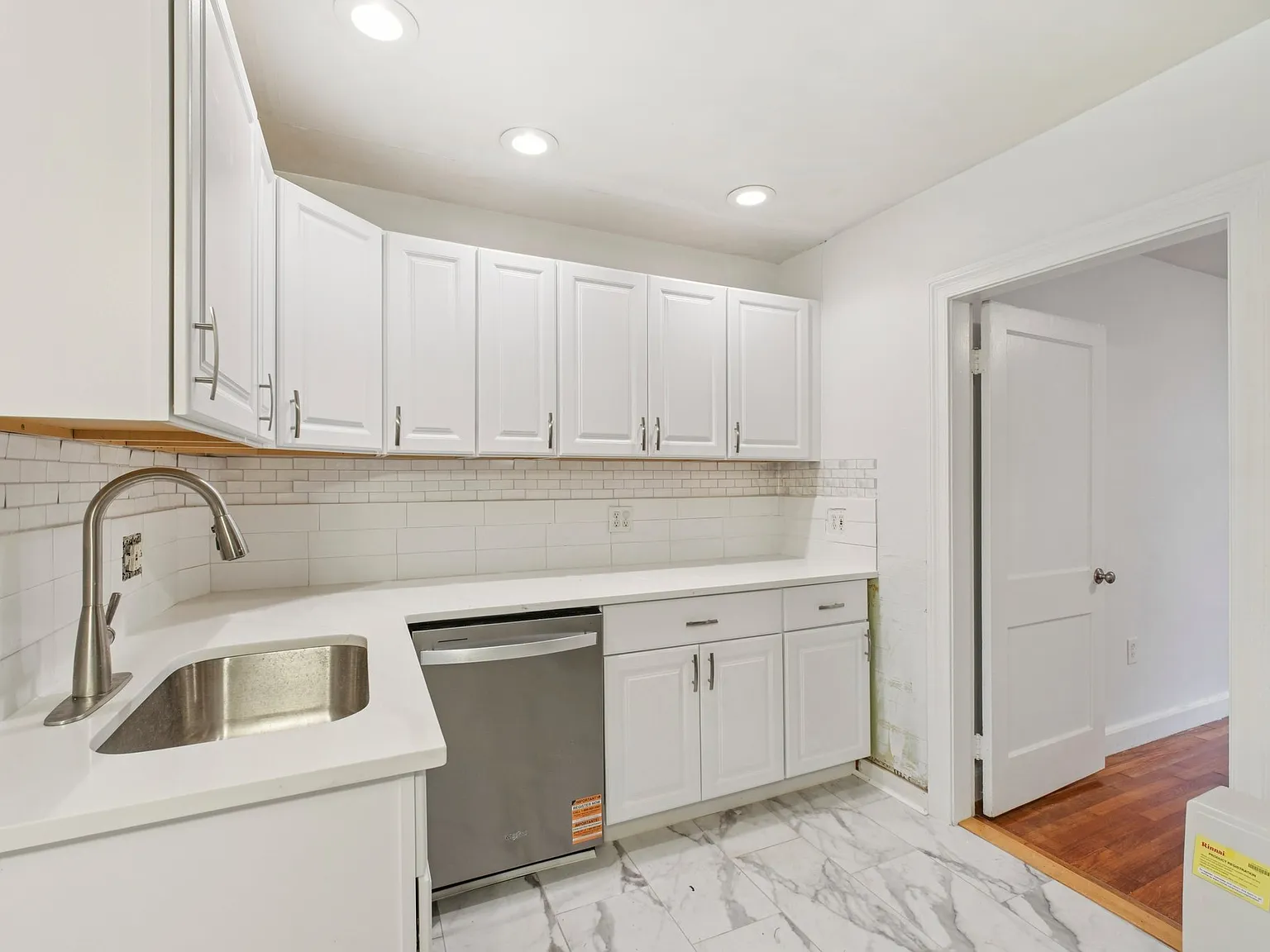 2 bed, 799 sqft, $2,350 — Photo 2