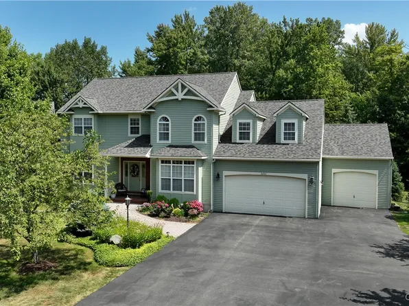 6202 Festival Ct, Baldwinsville, NY 13027