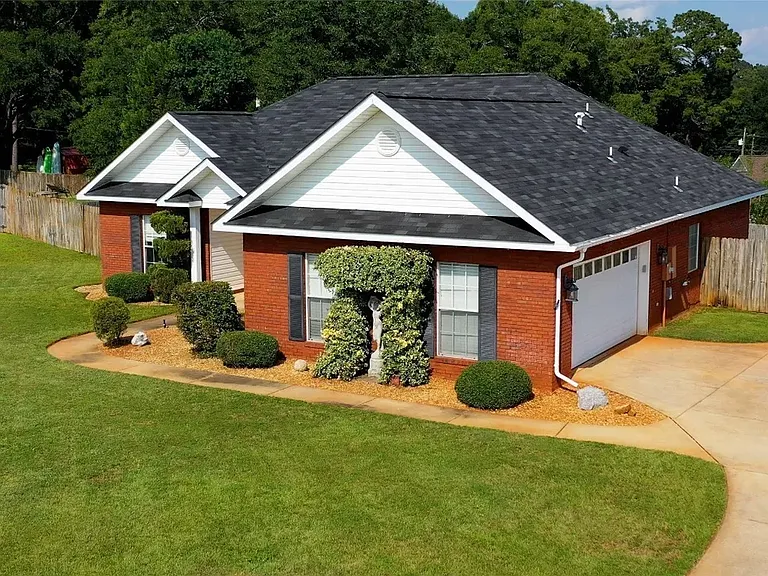 201 Fountain Crest Dr — Photo 2