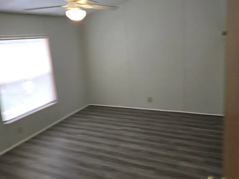 287 Lynn Dr — Photo 3