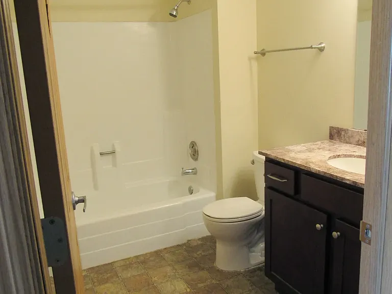 Victoria Townhomes — Photo 10