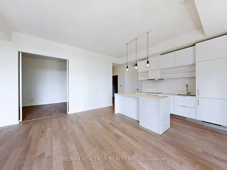 5 Soudan Ave #1628 — Photo 7
