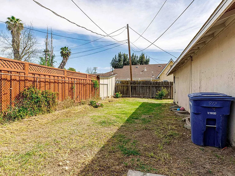 522 Sierra Dr — Photo 17