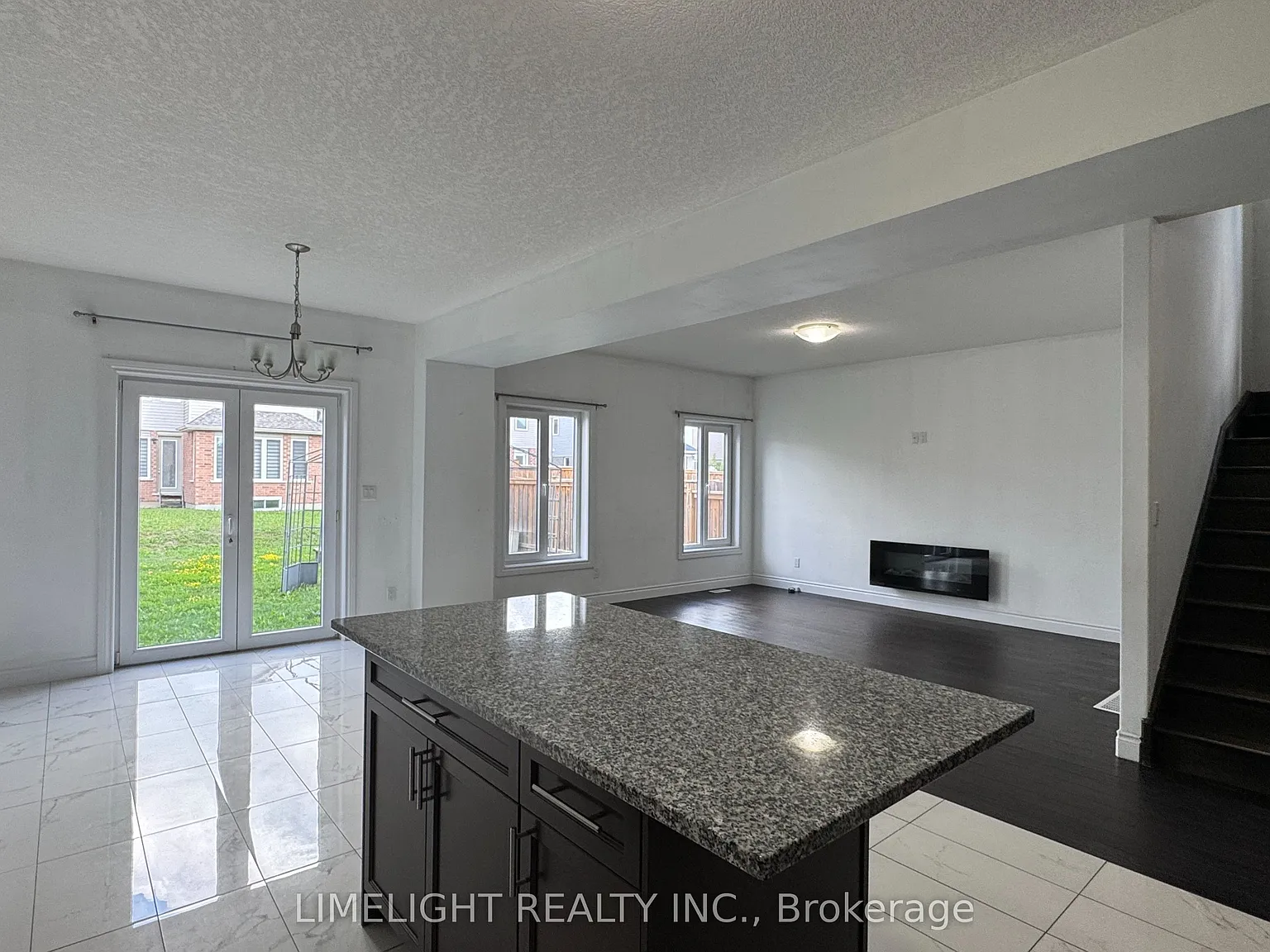 3 bed, $3,000 — Photo 2