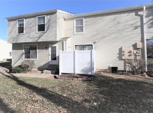 571 Summer Winds Ln, Saint Peters, MO 63376